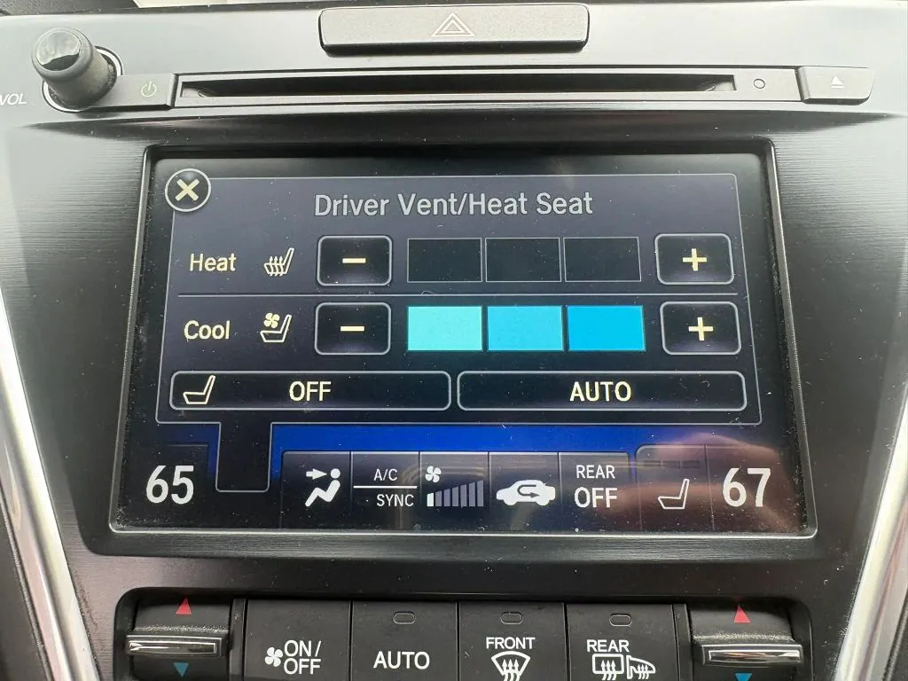 Acura MDX photo 16