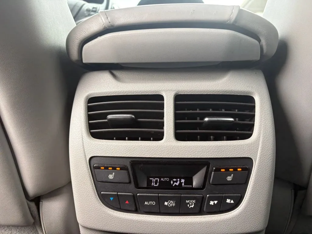 Acura MDX photo 12