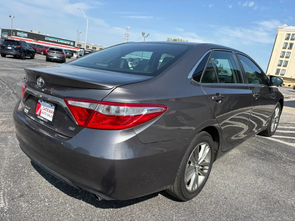 Toyota Camry photo 5