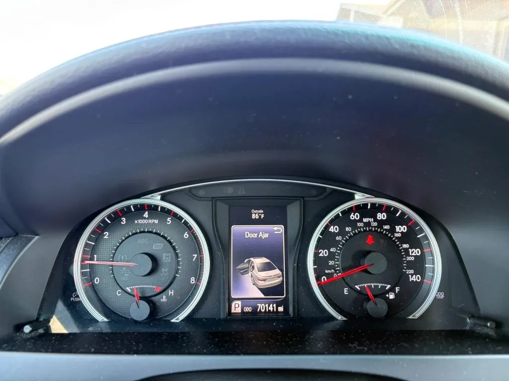Toyota Camry photo 14