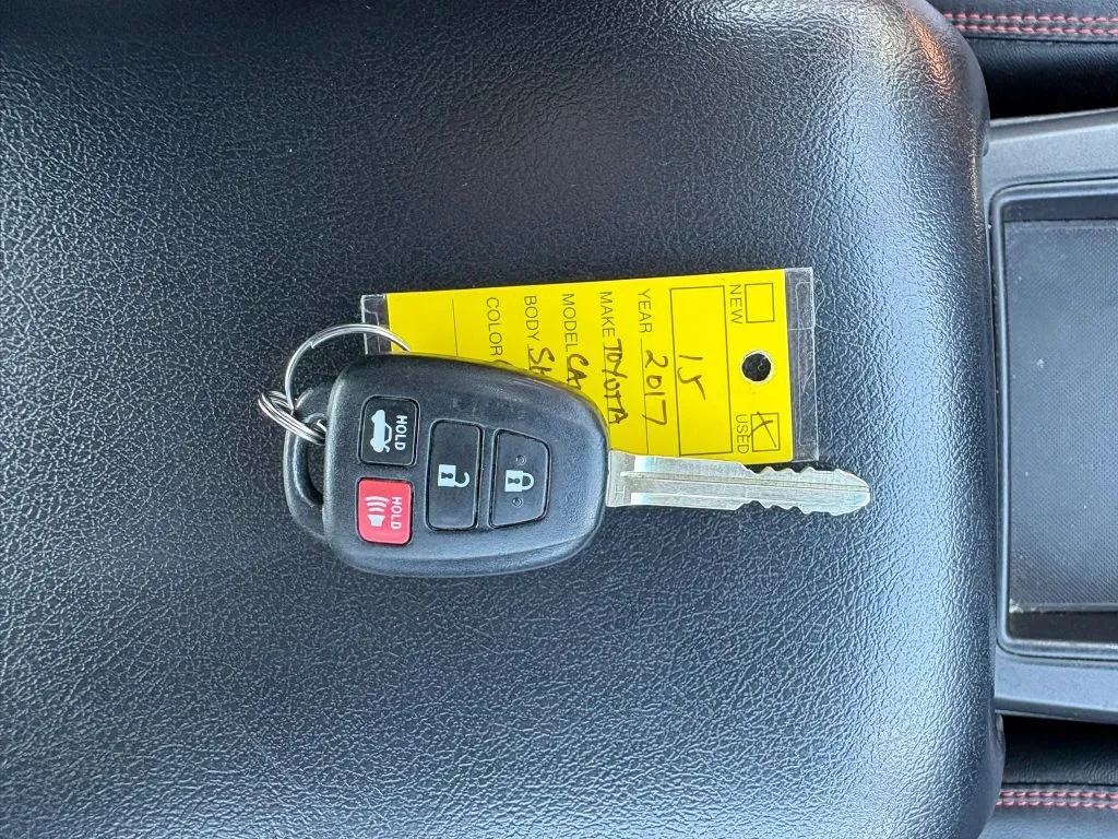 Toyota Camry photo 21