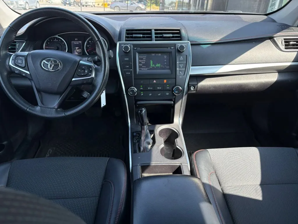 Toyota Camry photo 11