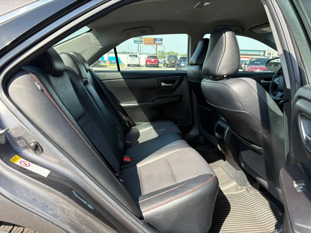 Toyota Camry photo 17
