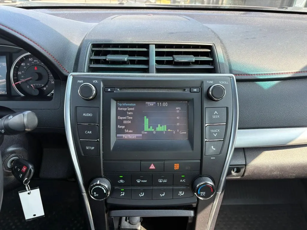 Toyota Camry photo 12