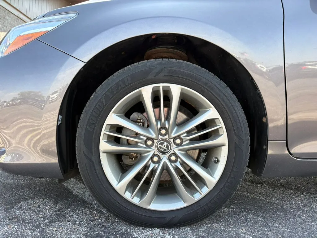 Toyota Camry photo 25
