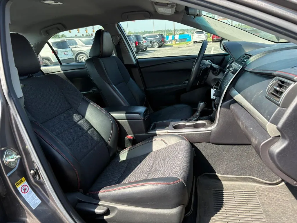 Toyota Camry photo 15