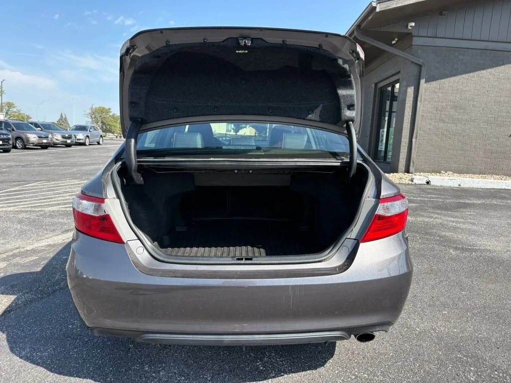Toyota Camry photo 10