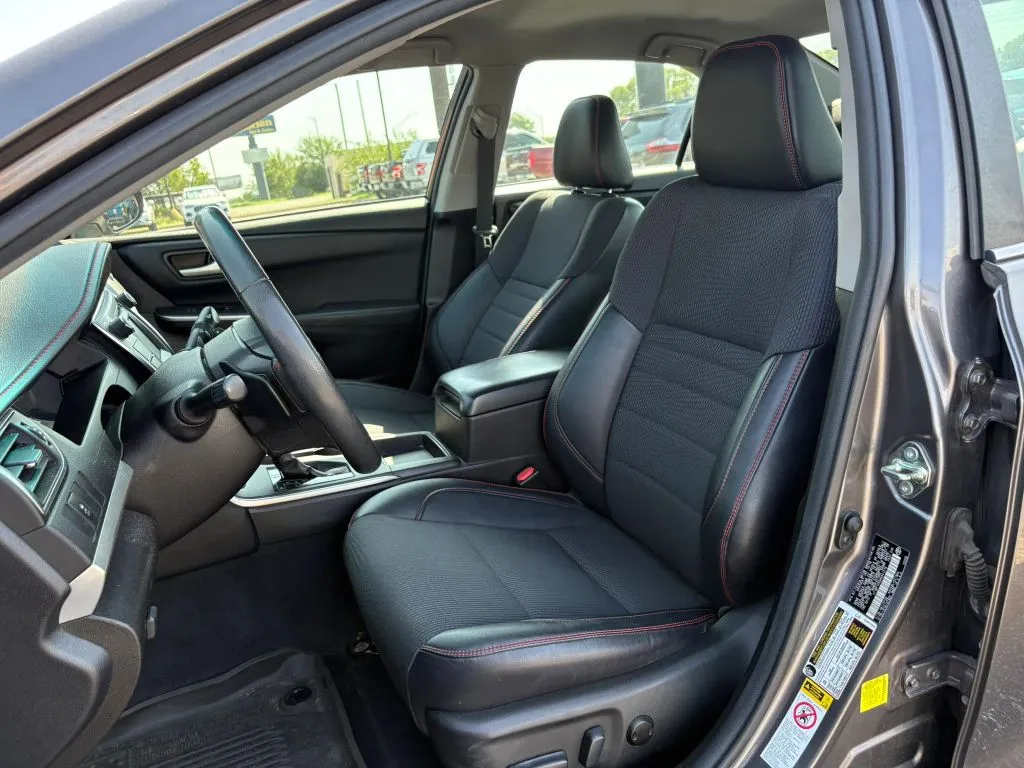 Toyota Camry photo 18