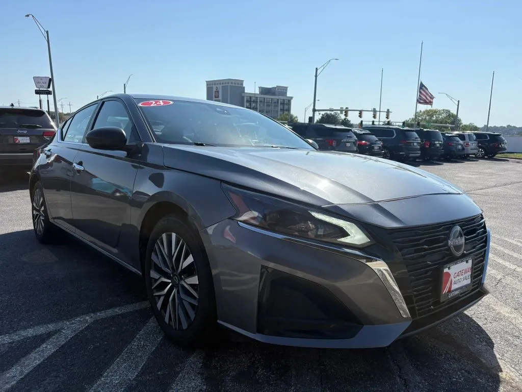 Nissan Altima photo 7