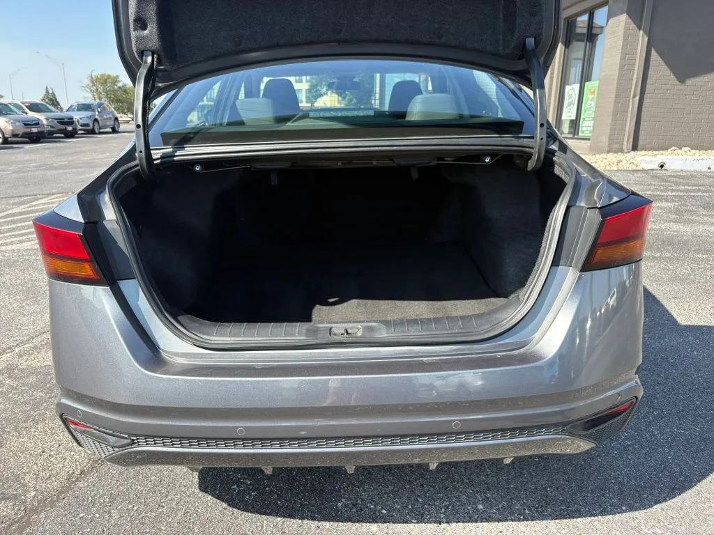 Nissan Altima photo 9