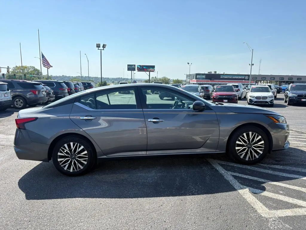 Nissan Altima photo 6