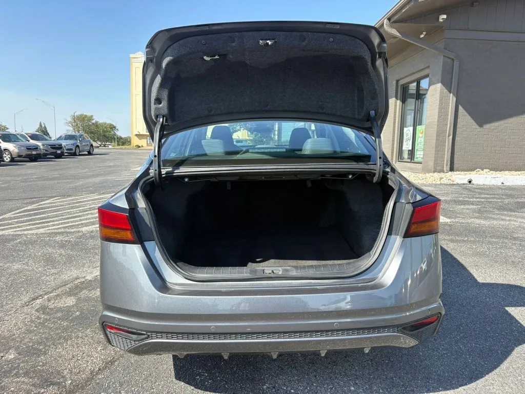 Nissan Altima photo 10