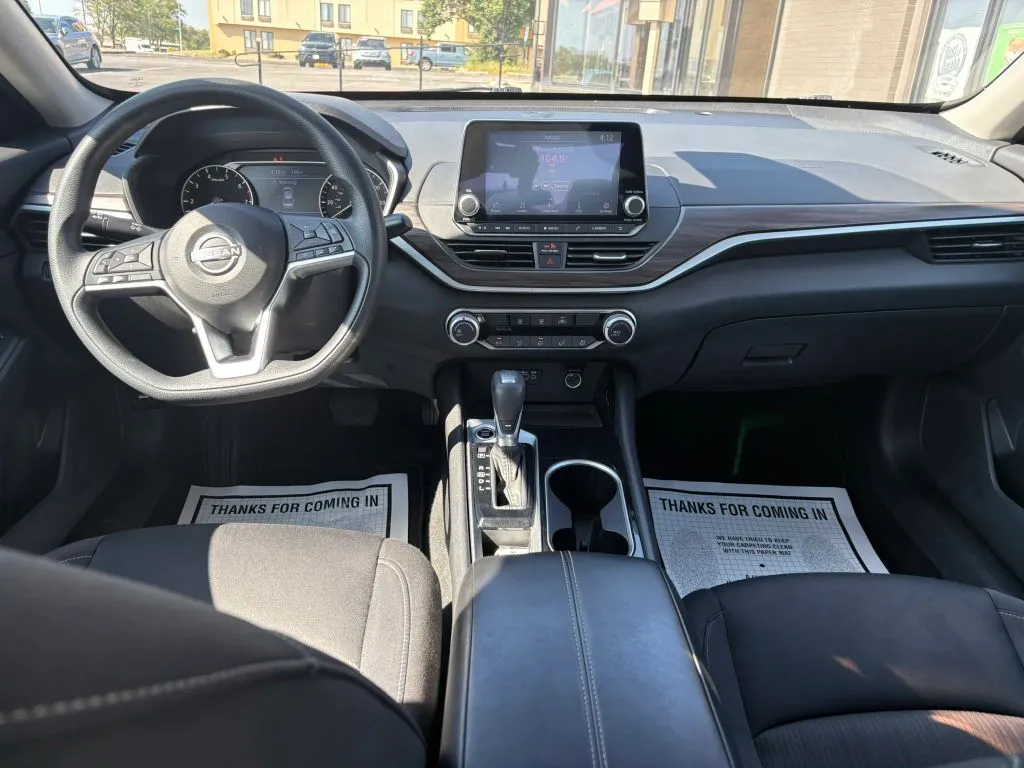 Nissan Altima photo 11