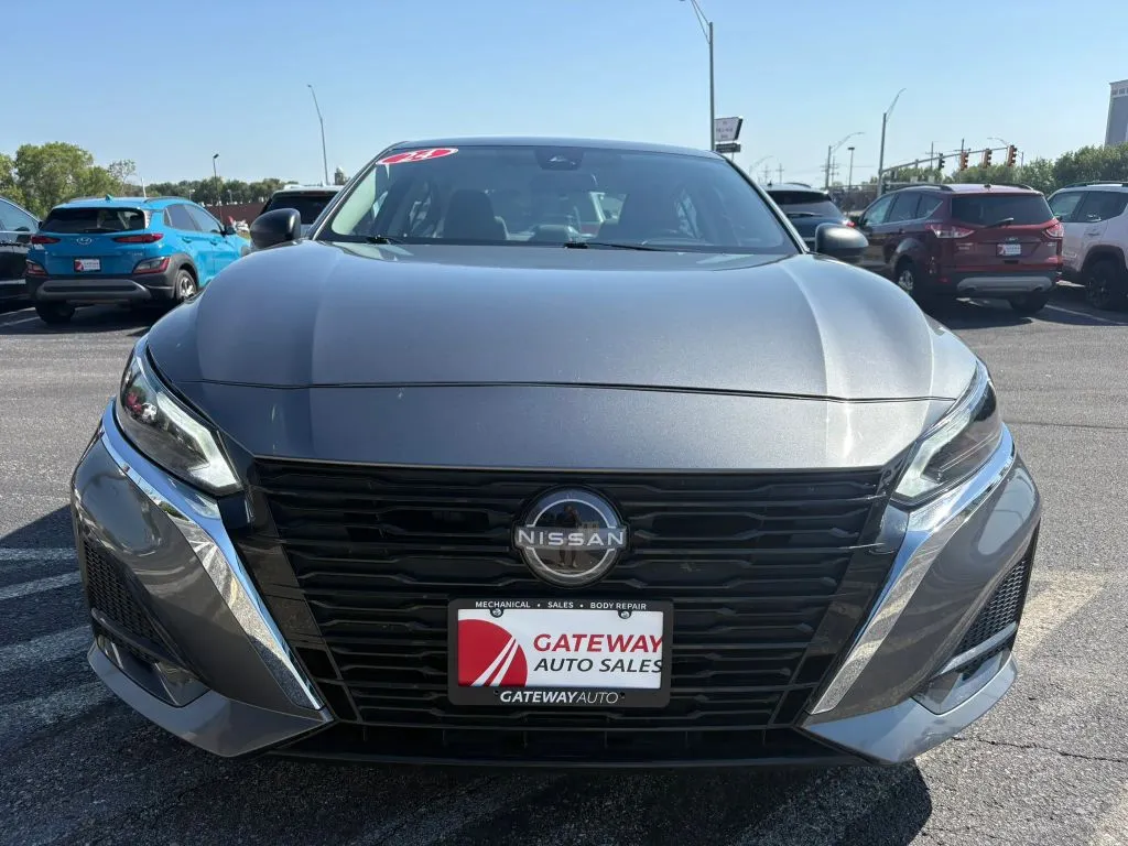 Nissan Altima photo 8