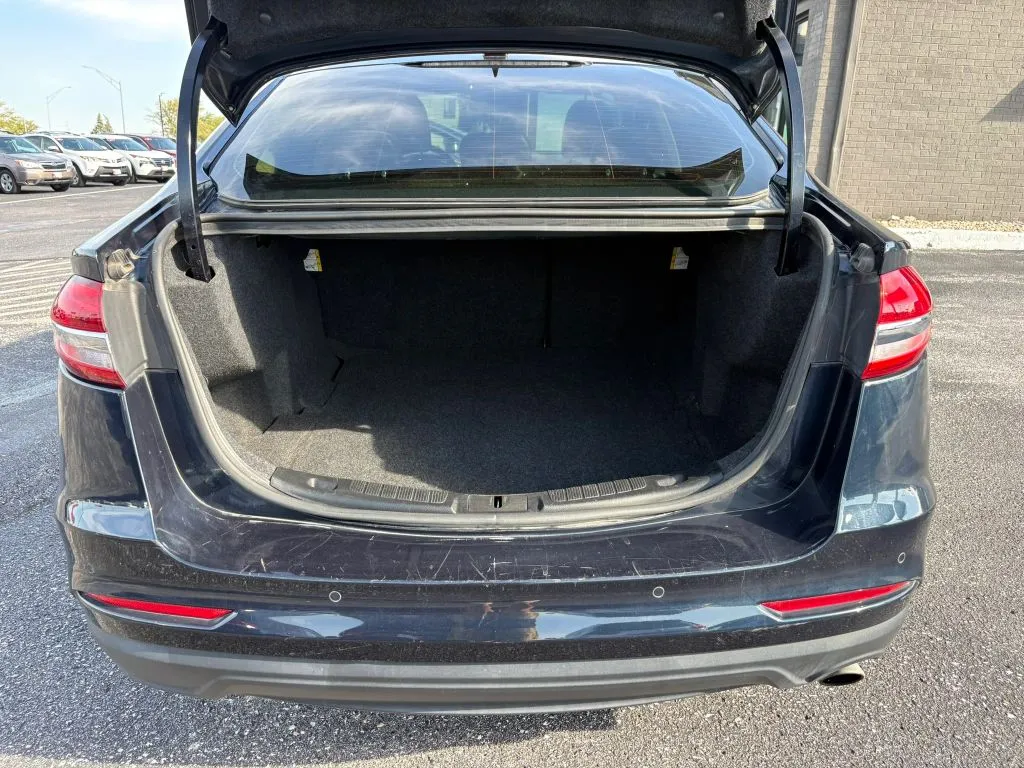 Ford Fusion photo 9
