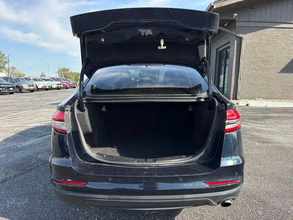 Ford Fusion photo 10