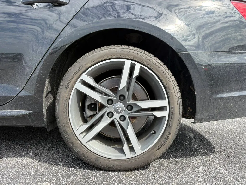 Audi A4 photo 25