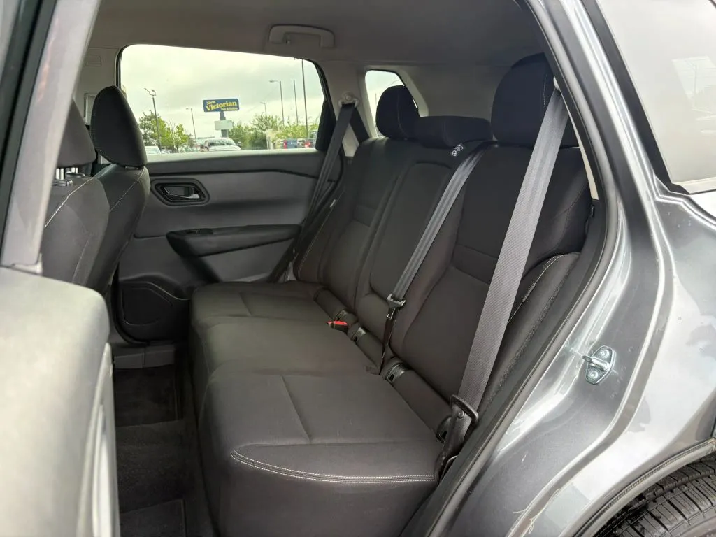 Nissan Rogue photo 18
