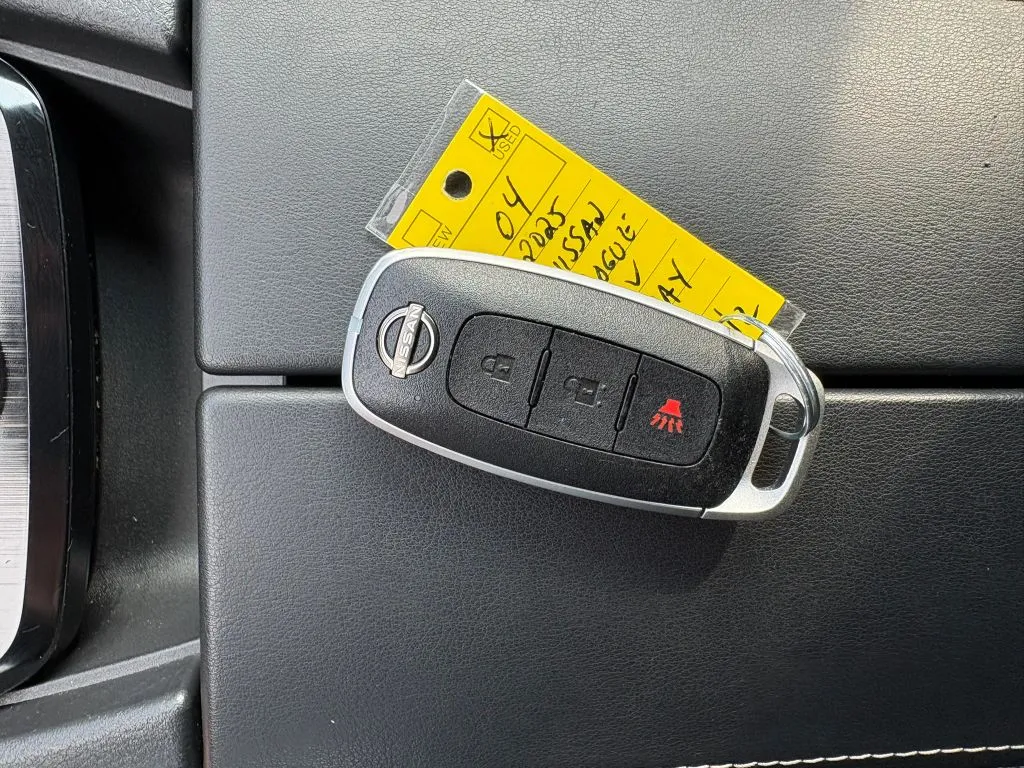 Nissan Rogue photo 22