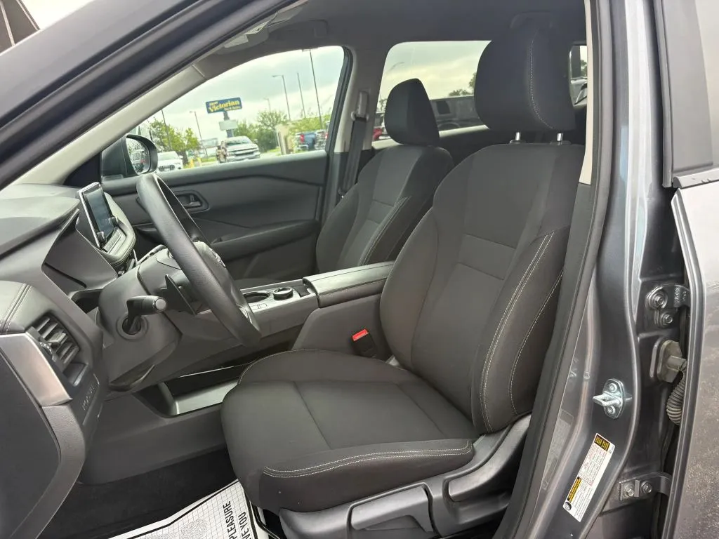 Nissan Rogue photo 19