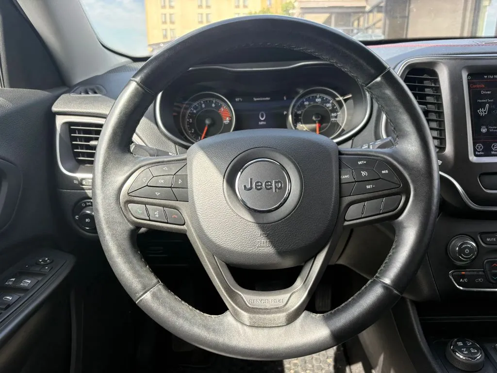 Jeep Cherokee photo 14