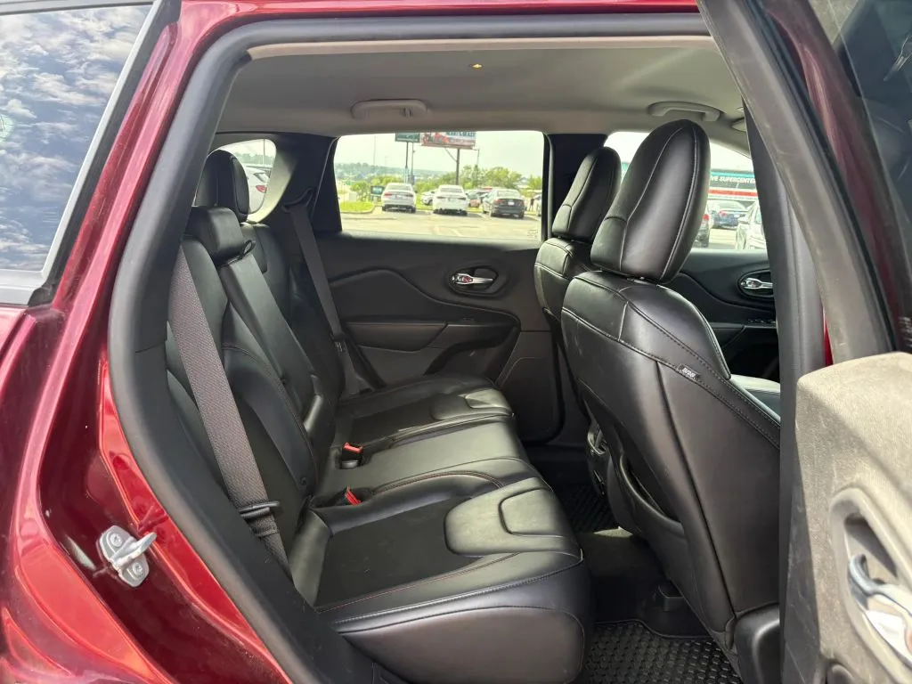 Jeep Cherokee photo 18