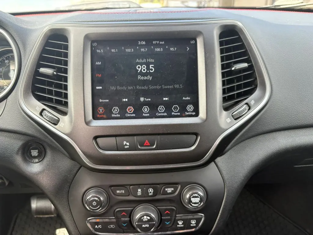 Jeep Cherokee photo 12