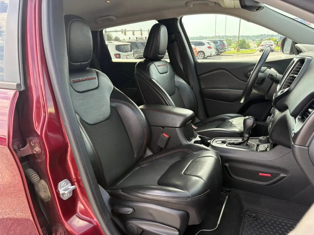 Jeep Cherokee photo 16