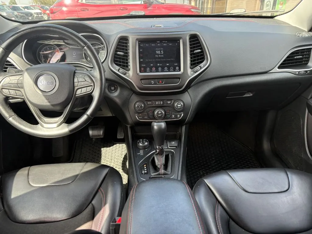 Jeep Cherokee photo 11