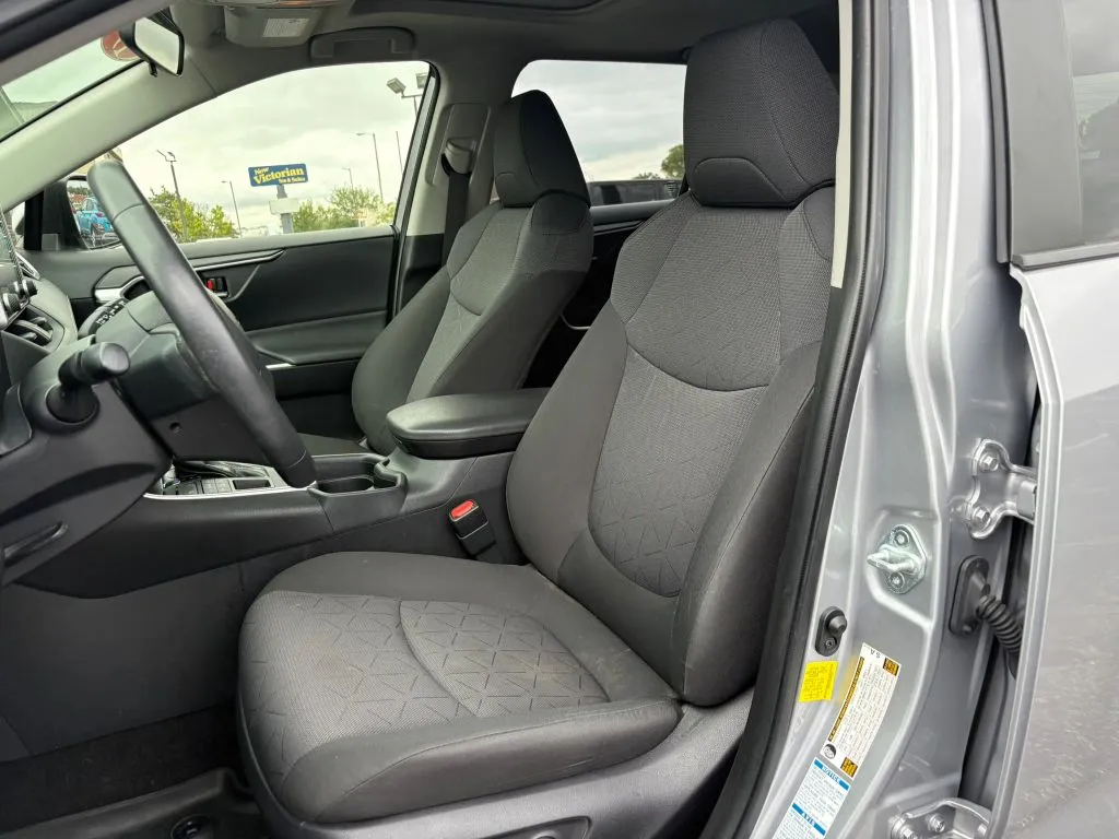 Toyota RAV4 photo 21