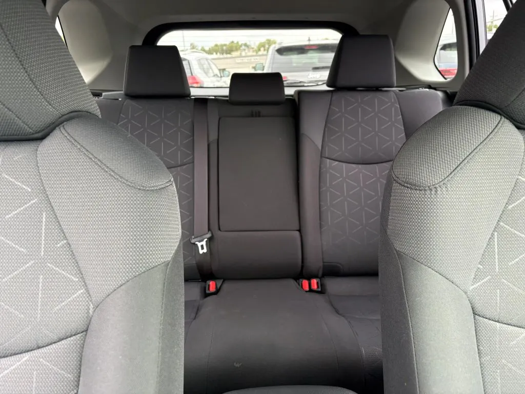 Toyota RAV4 photo 18