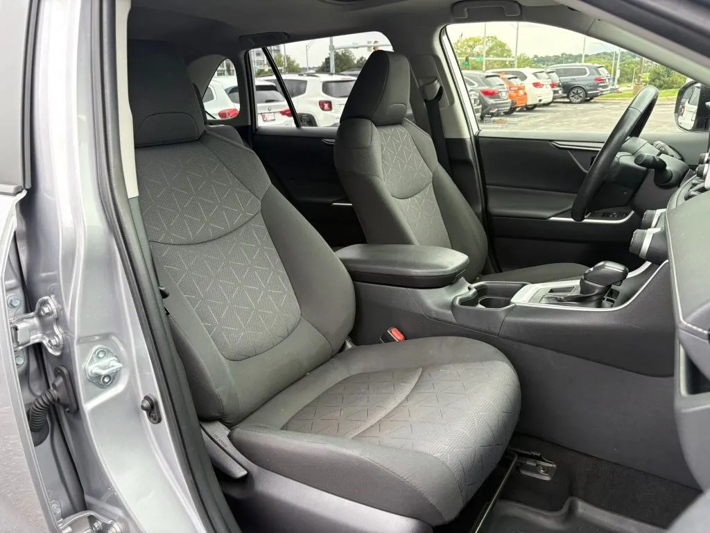 Toyota RAV4 photo 17