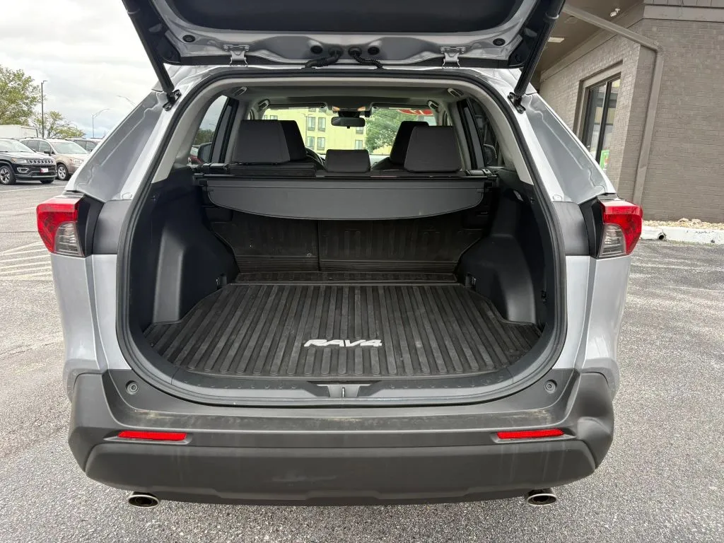 Toyota RAV4 photo 9