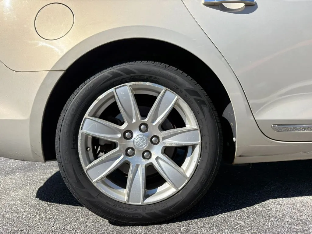 Buick LaCrosse photo 25