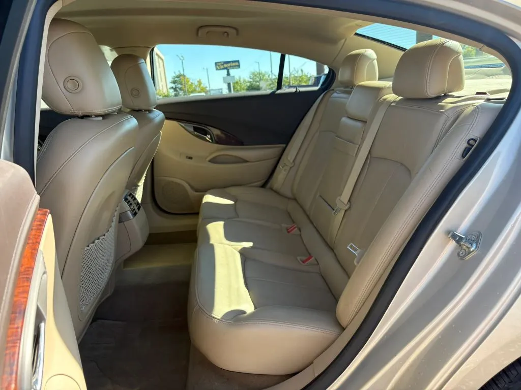 Buick LaCrosse photo 20