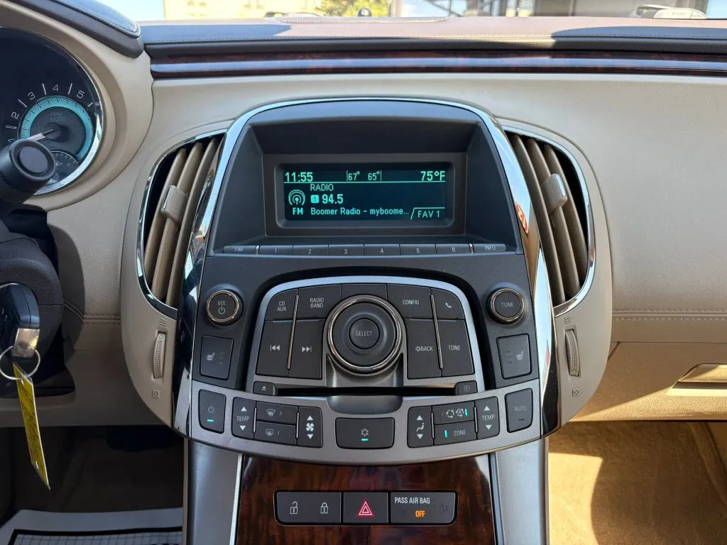 Buick LaCrosse photo 12