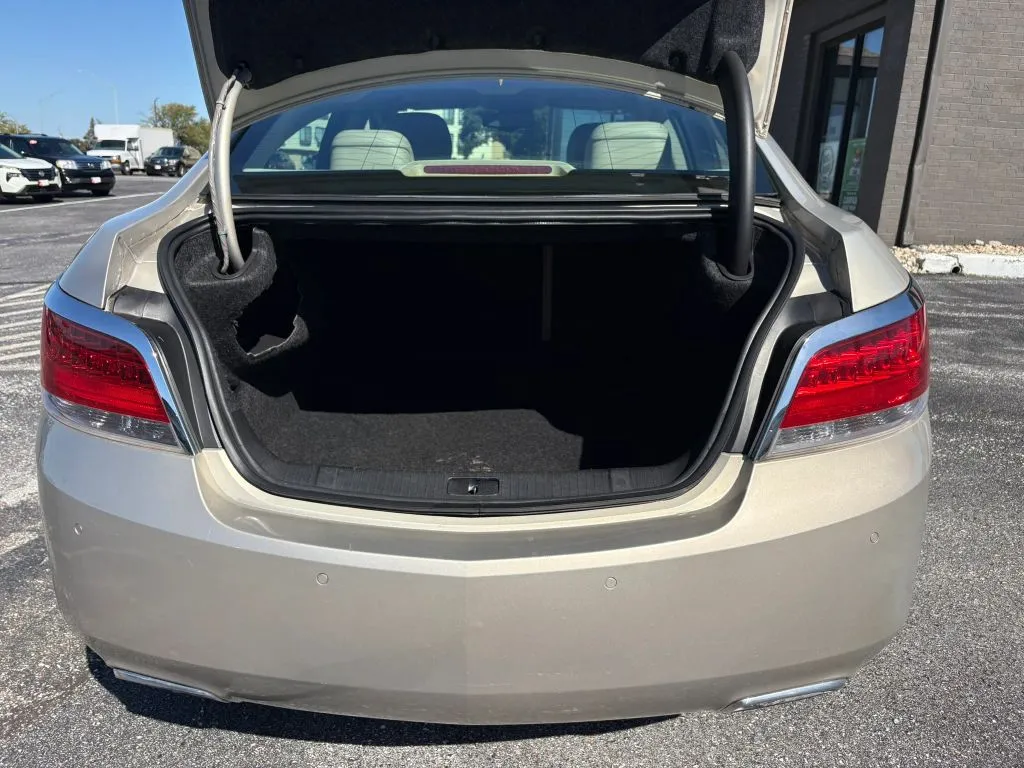 Buick LaCrosse photo 9