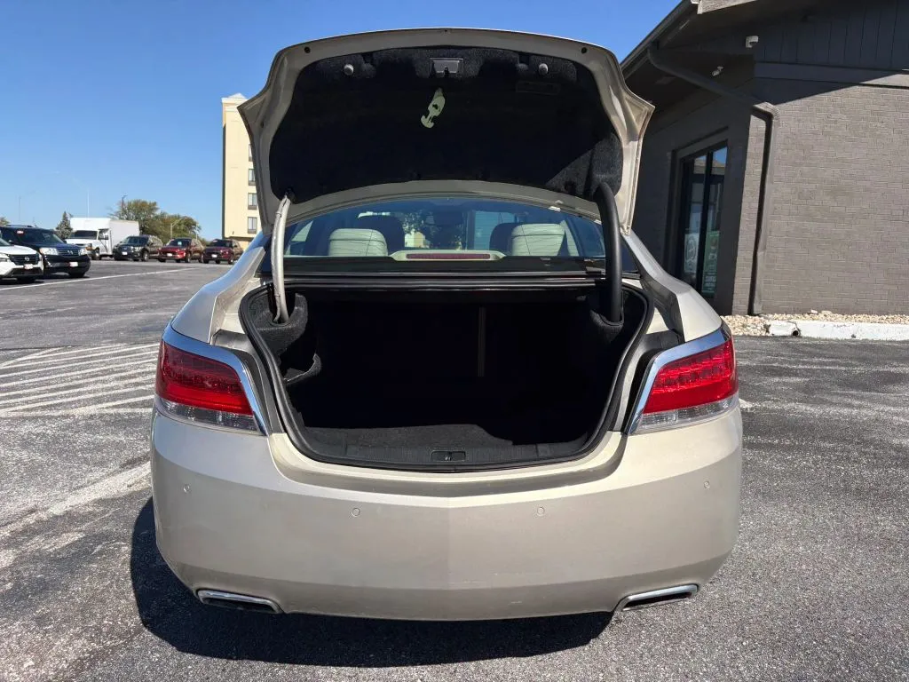 Buick LaCrosse photo 10
