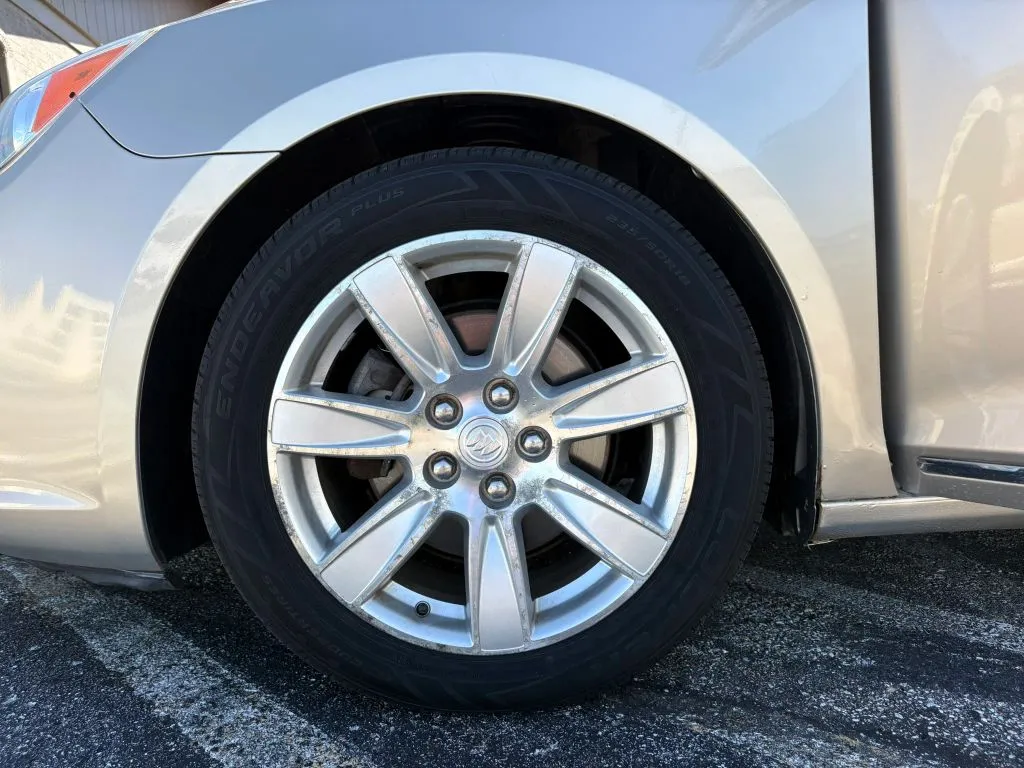 Buick LaCrosse photo 23