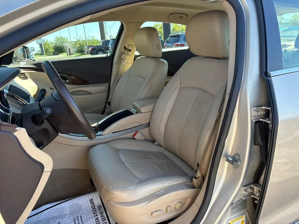 Buick LaCrosse photo 21