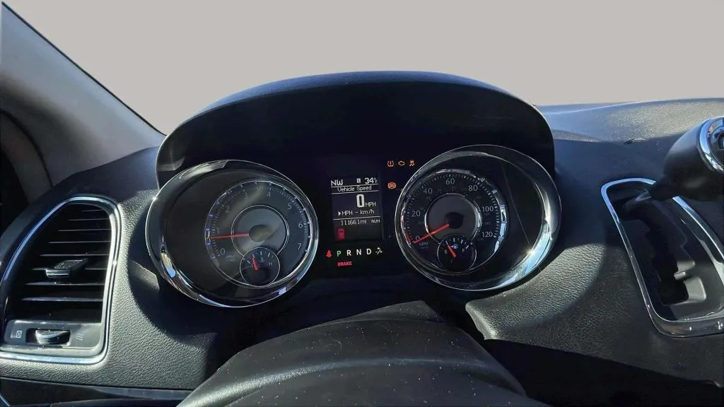 Chrysler Town and Country photo 13