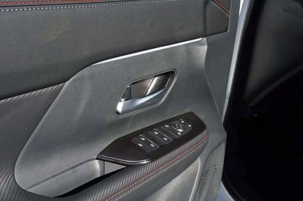 2026 Nissan KICKS SR - Photo 21