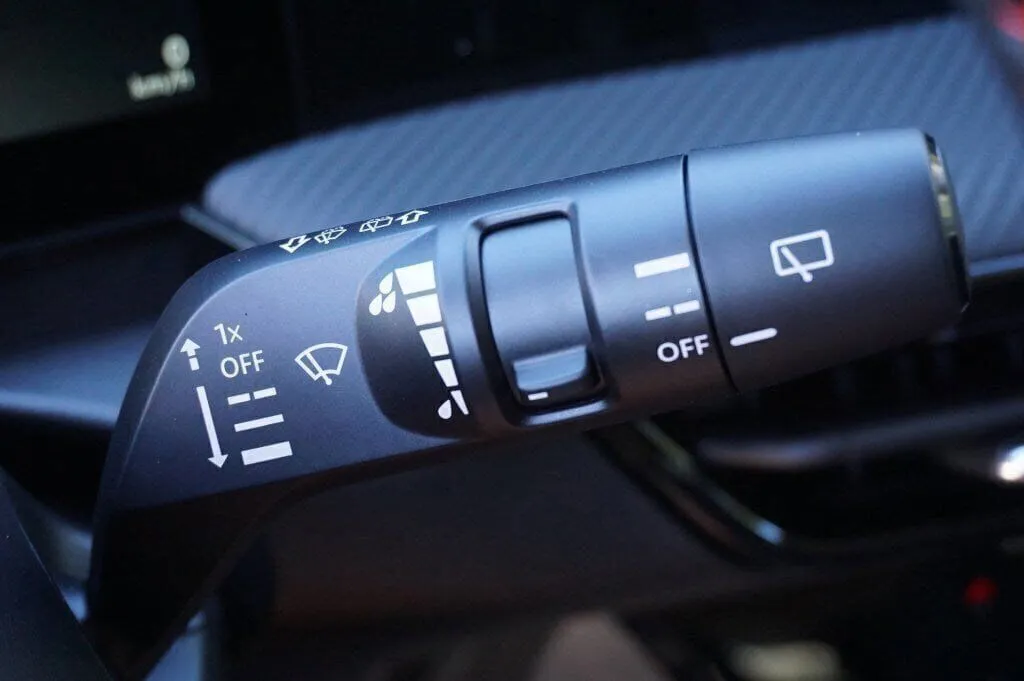 2026 Nissan KICKS SR - Photo 16