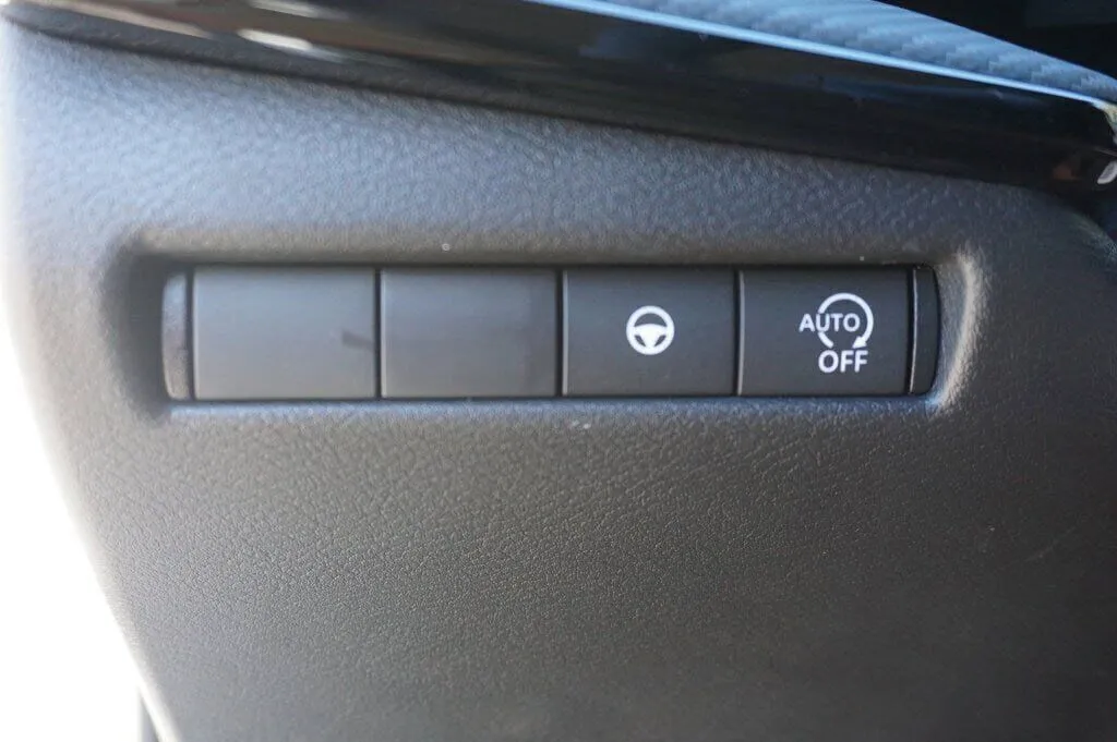 2026 Nissan KICKS SR - Photo 20