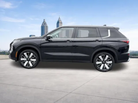 Photos of 2025 Mitsubishi Outlander SE for sale in Lithia Springs, GA at Nissan of Lithia Springs