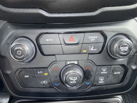 More photos of 2023 Jeep Renegade Latitude at Nissan of Lithia Springs, GA