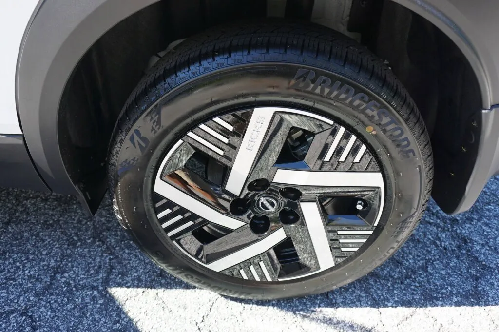 2026 Nissan KICKS SV - Photo 6