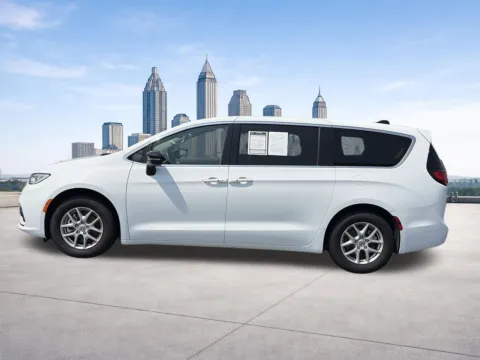 Photos of 2024 Chrysler Pacifica Touring L for sale in Lithia Springs, GA at Nissan of Lithia Springs
