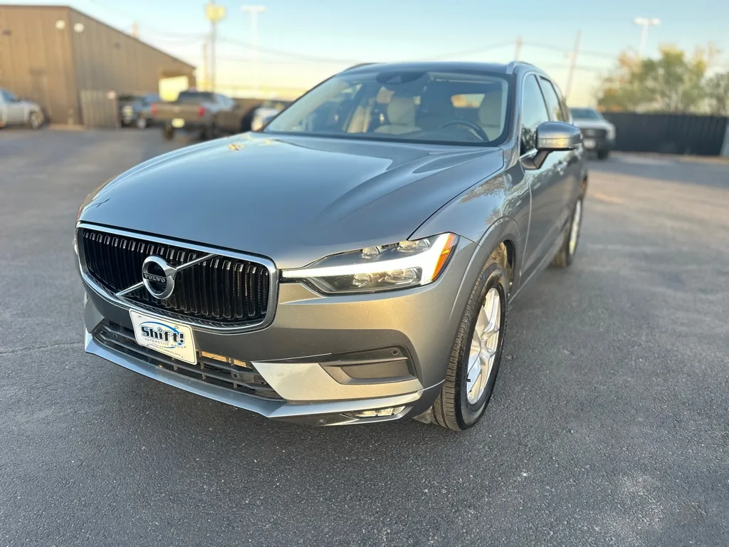 Gray 2021 VOLVO XC60 T6 MOMENTUM for sale in Lubbock, TX
