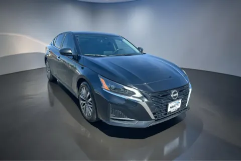 Black 2024 NISSAN ALTIMA SV for sale in Lubbock, TX